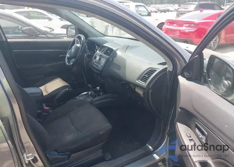 2016 Mitsubishi Outlander Sport 2.0 Es z USA, uszkodzony, nr VIN JA4AP3AU3GZ024599